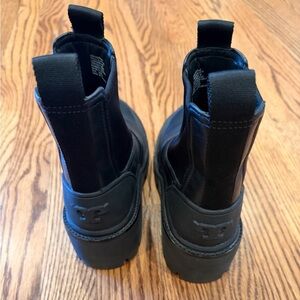 TORY BURCH Chelsea Lug Leather Bootie In Black